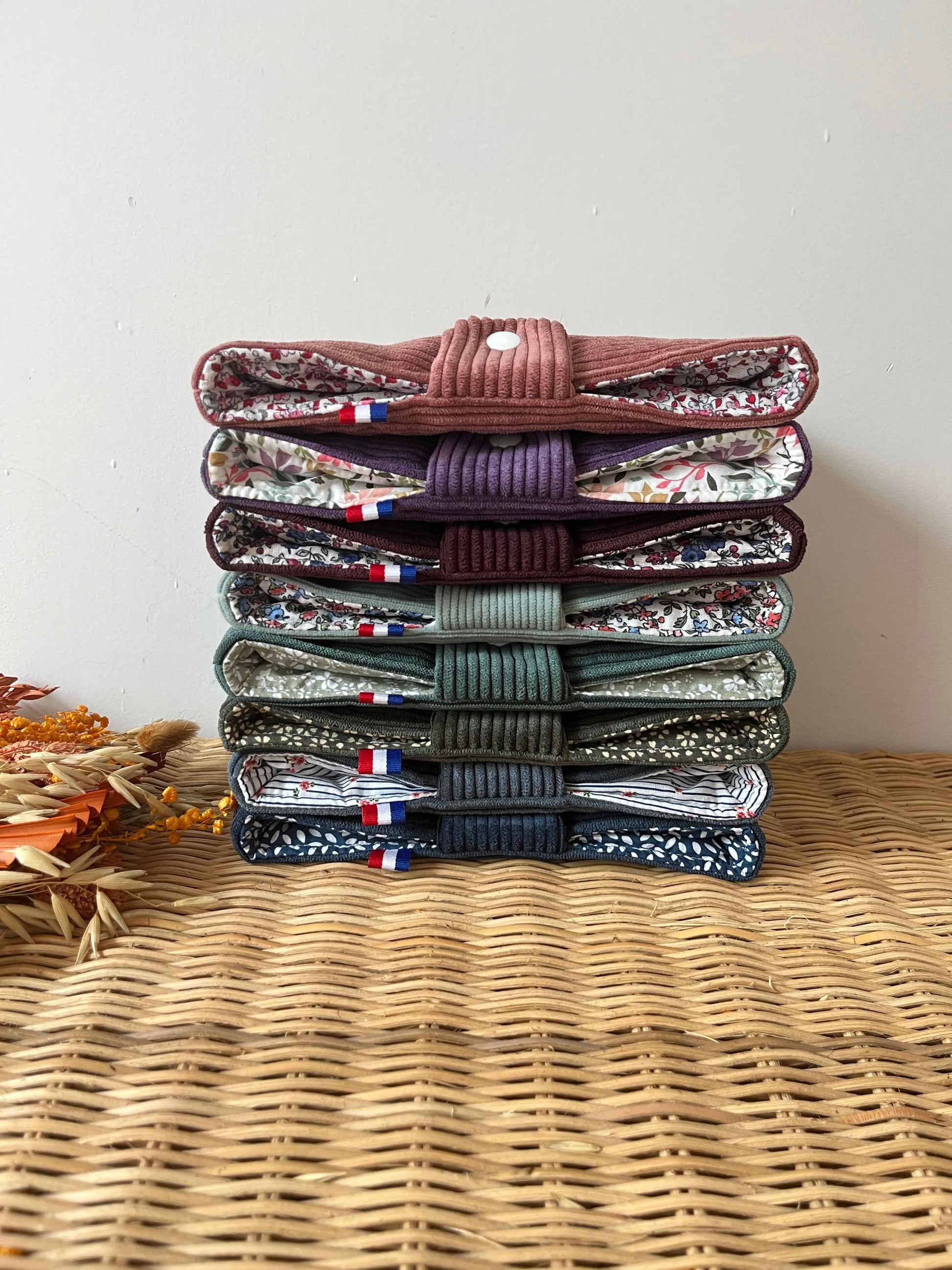 Les housses à livre de poche en stock